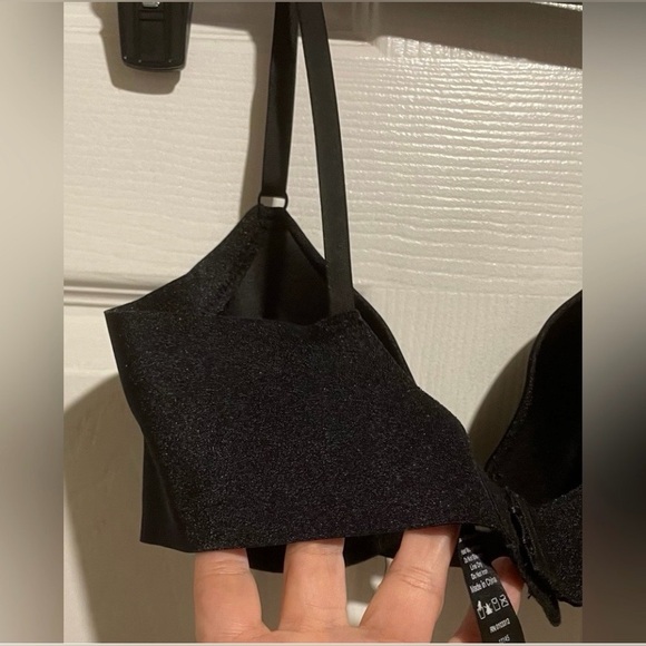 Set of 2 Christian Siriano Lace Bras. Like New. Size 32B. $8 - Picture 4 of 10